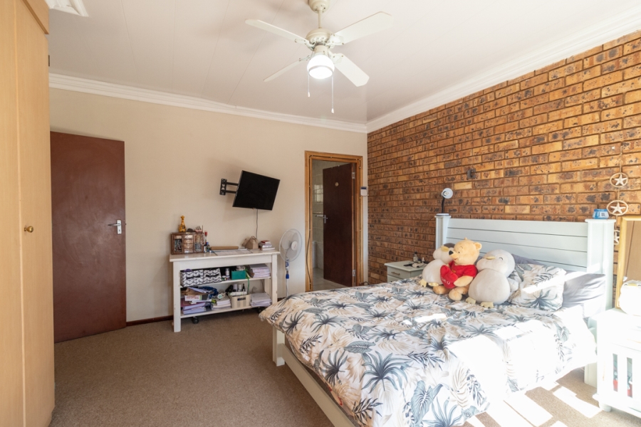 4 Bedroom Property for Sale in Meerhof North West